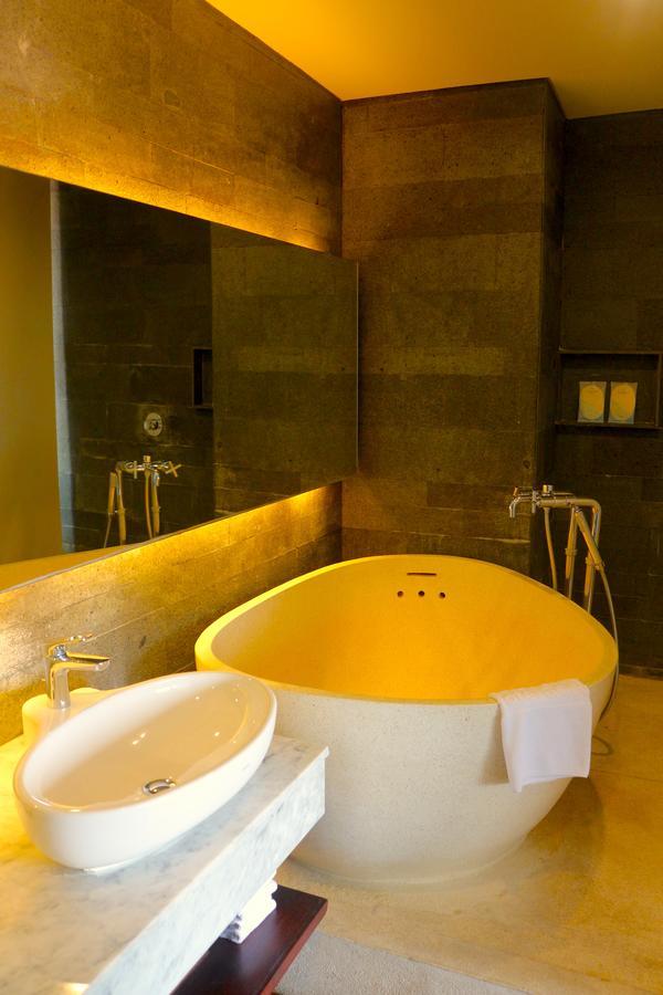 Suites By Watermark Hotel And Spa Jimbaran Exterior foto