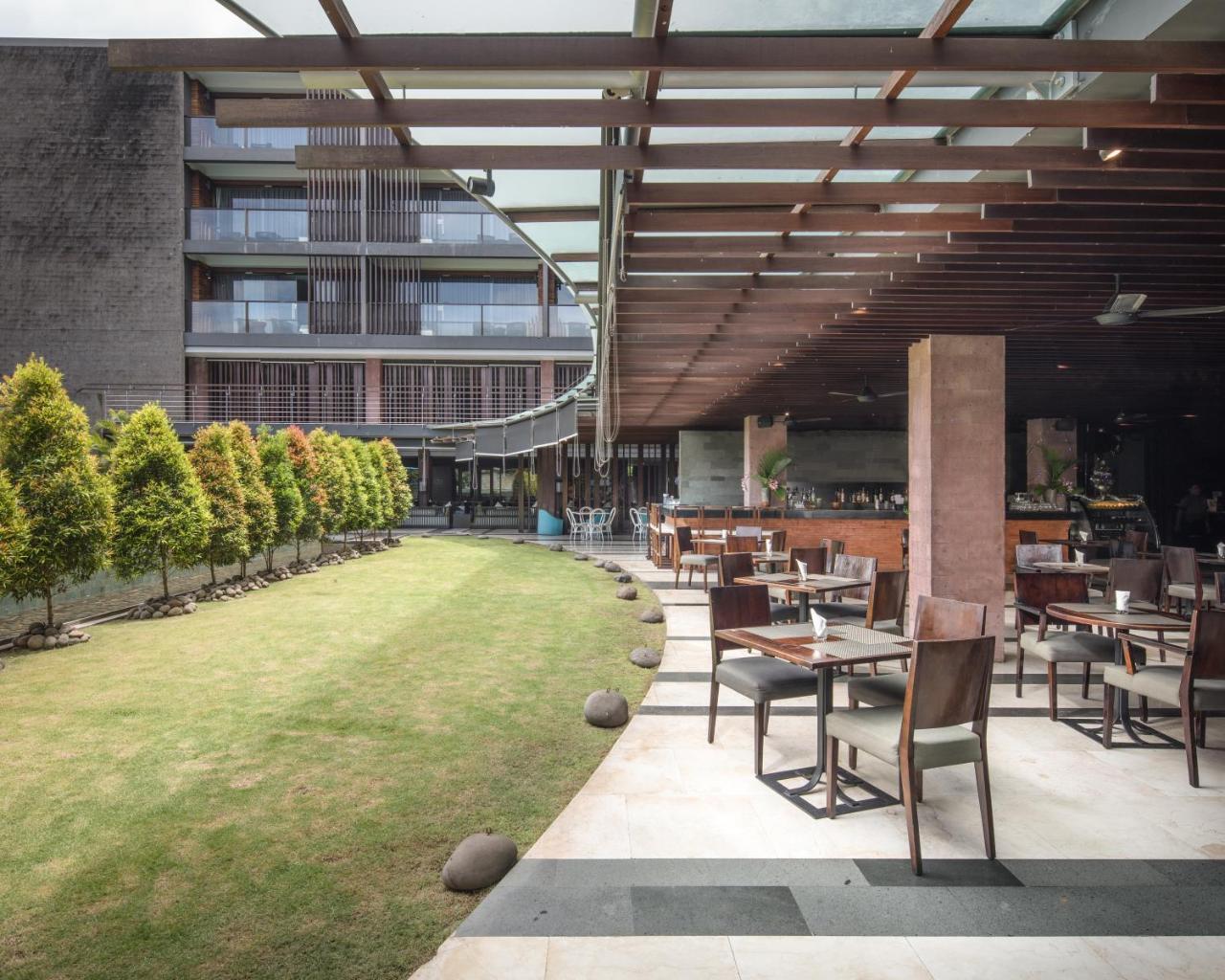 Suites By Watermark Hotel And Spa Jimbaran Exterior foto